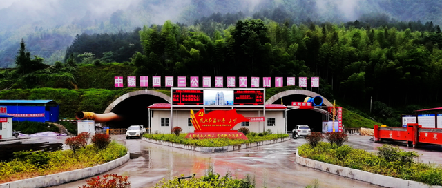 劃著沖鋒舟修隧道，連通閩贛湘 三省的莆炎高速全線貫通(圖1)