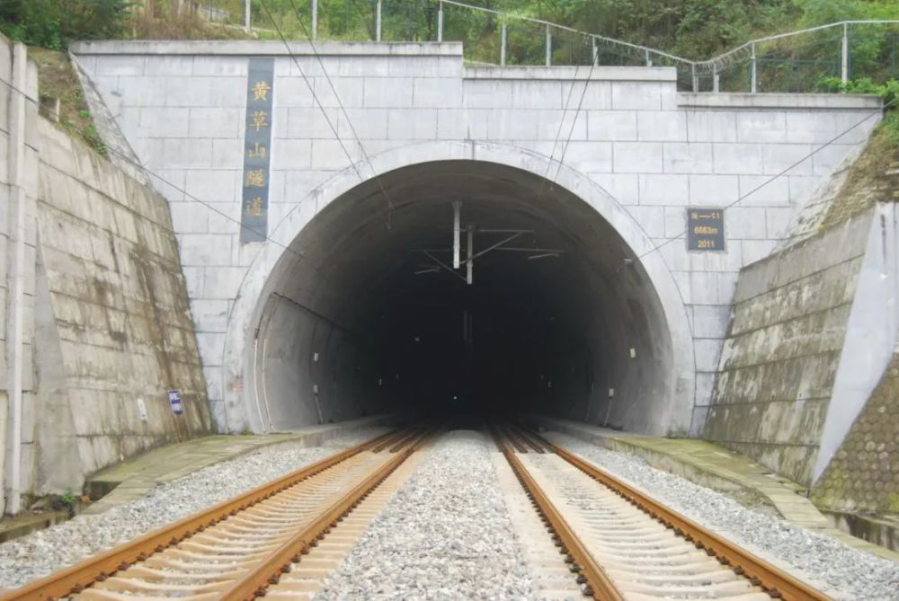 縱橫溝壑總是歌，中鐵十一局唱響隧道工程“最強音”(圖1)