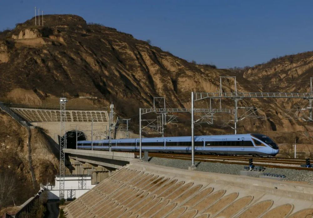 縱橫溝壑總是歌，中鐵十一局唱響隧道工程“最強音”(圖10)