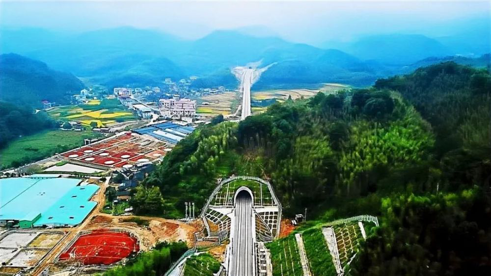 縱橫溝壑總是歌，中鐵十一局唱響隧道工程“最強音”(圖12)